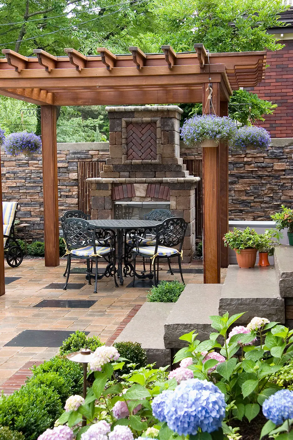 Outdoor Kitchens and Fireplaces