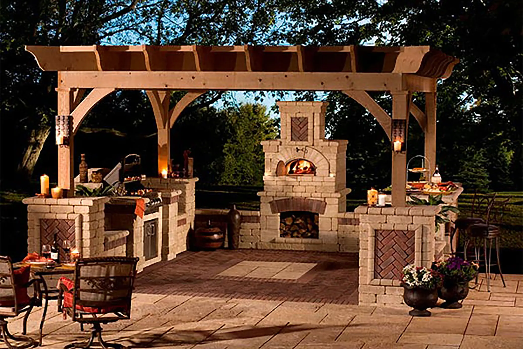 Outdoor Kitchens and Fireplaces