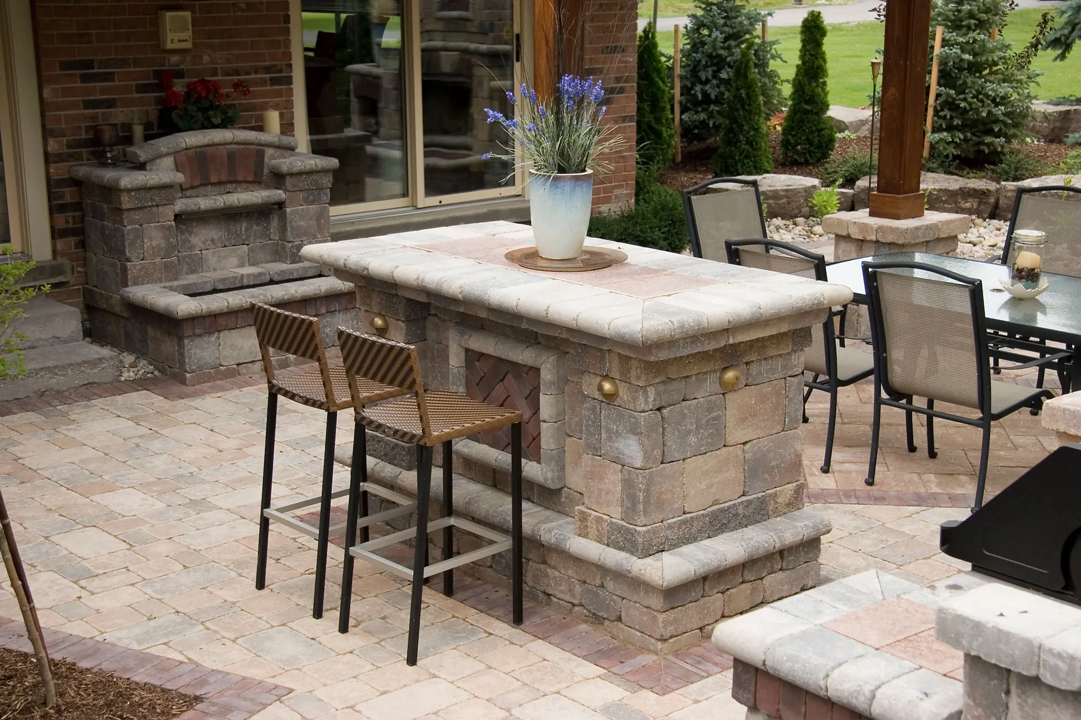 Outdoor Kitchens and Fireplaces