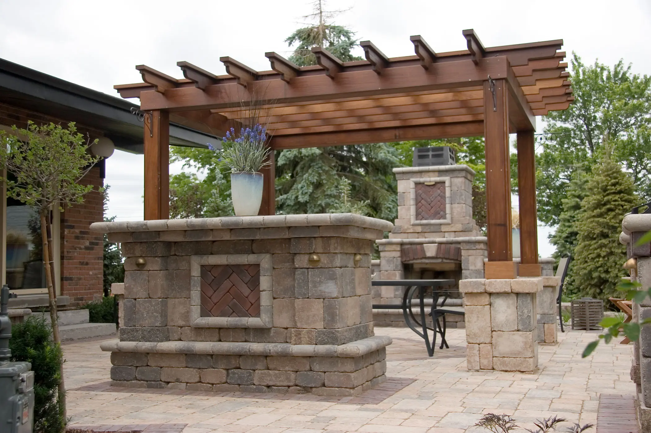 Outdoor Kitchens and Fireplaces