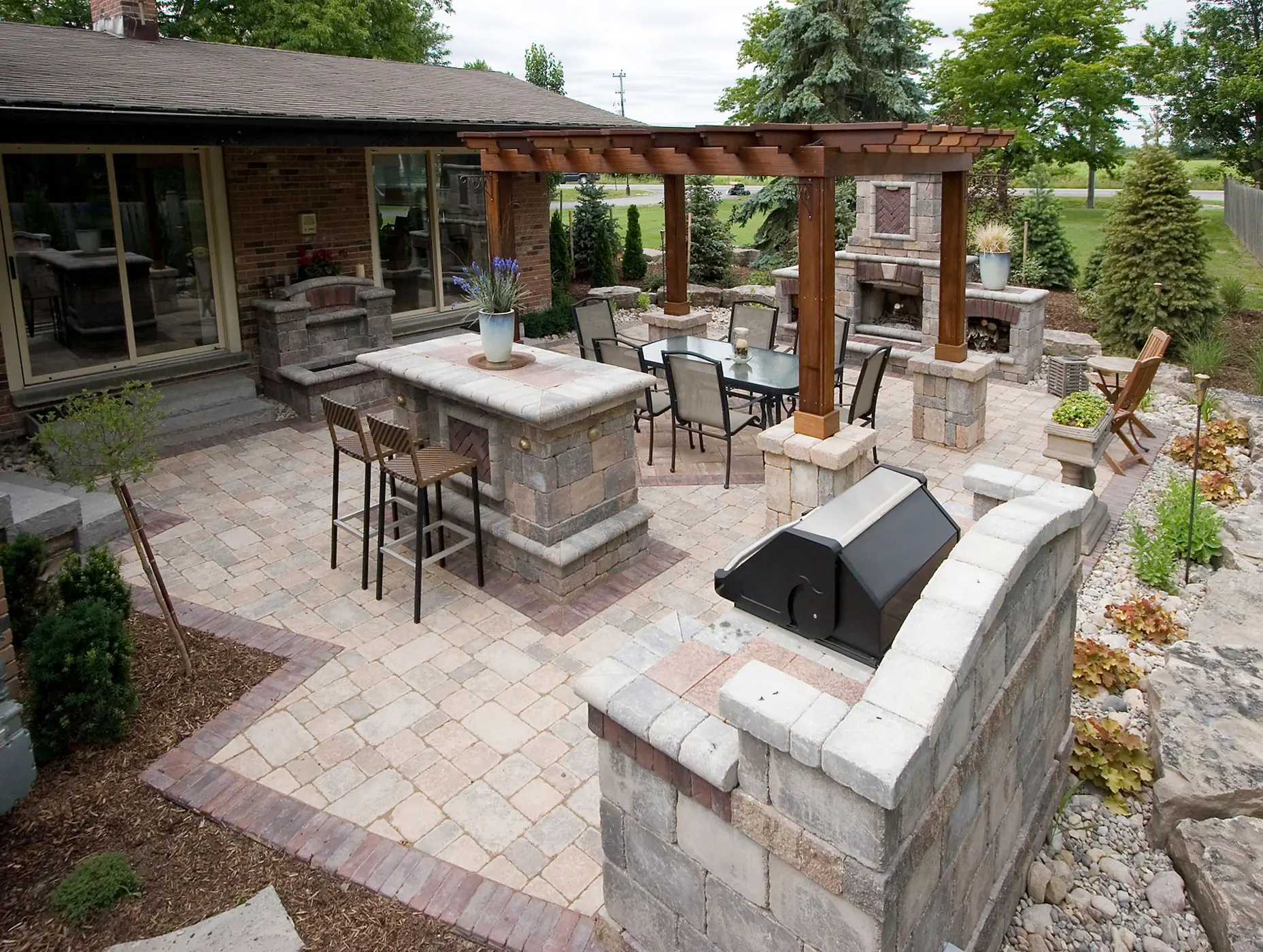 Outdoor Kitchens and Fireplaces